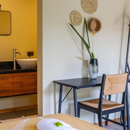 Hotel Y Cabinas Del Tropico Guápiles Eksteriør billede