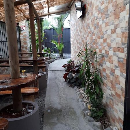 Hotel Y Cabinas Del Tropico Guápiles Eksteriør billede
