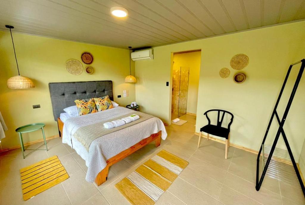 Hotel Y Cabinas Del Tropico Guápiles Eksteriør billede
