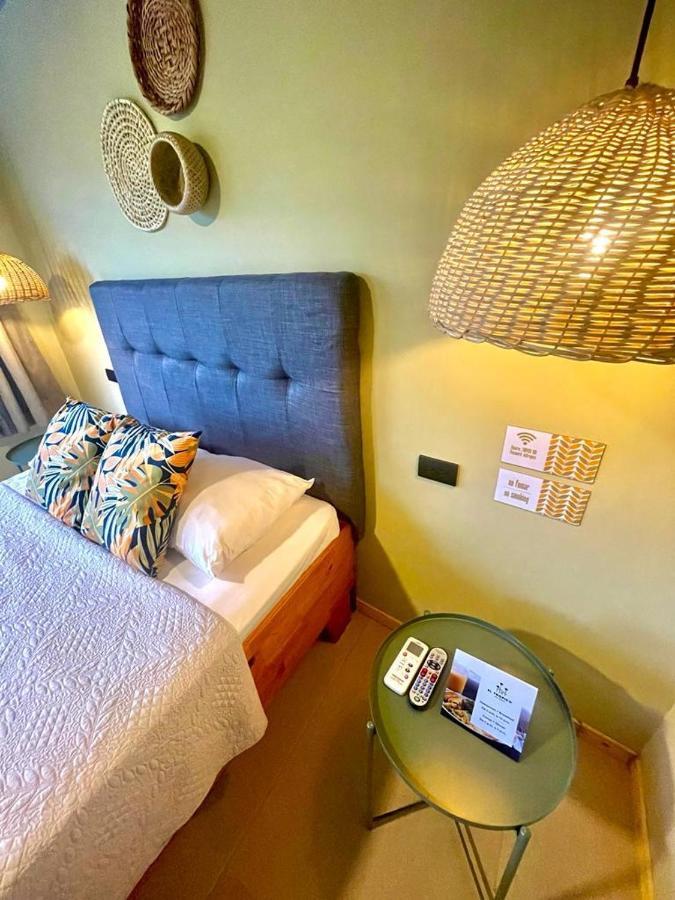 Hotel Y Cabinas Del Tropico Guápiles Eksteriør billede