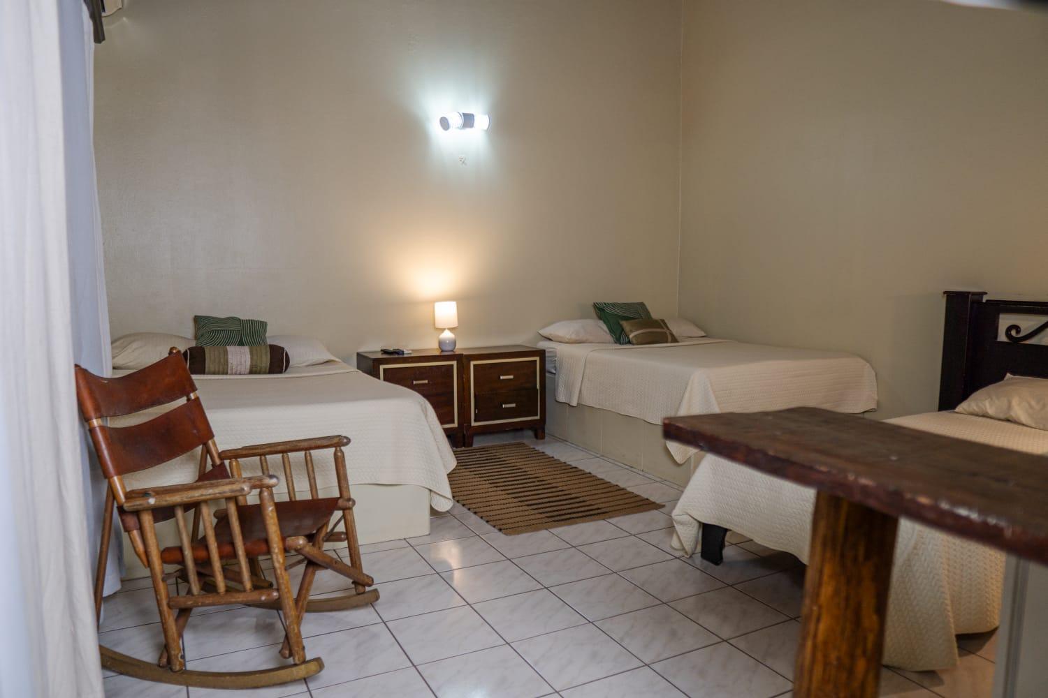 Hotel Y Cabinas Del Tropico Guápiles Eksteriør billede
