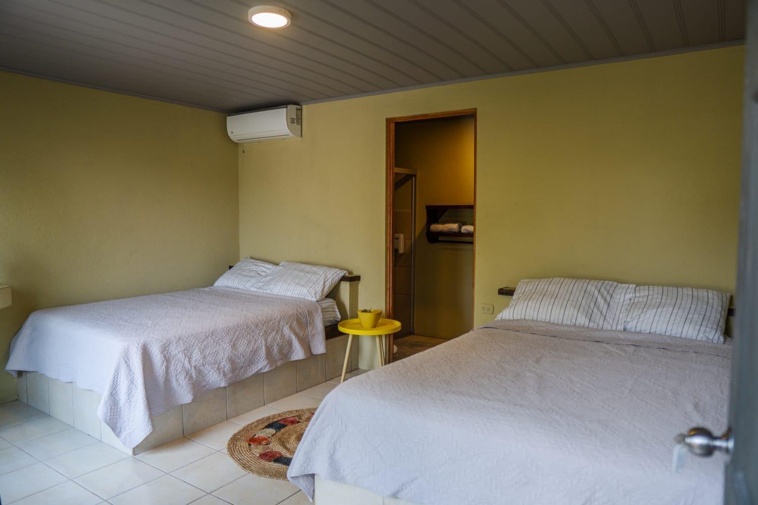 Hotel Y Cabinas Del Tropico Guápiles Eksteriør billede