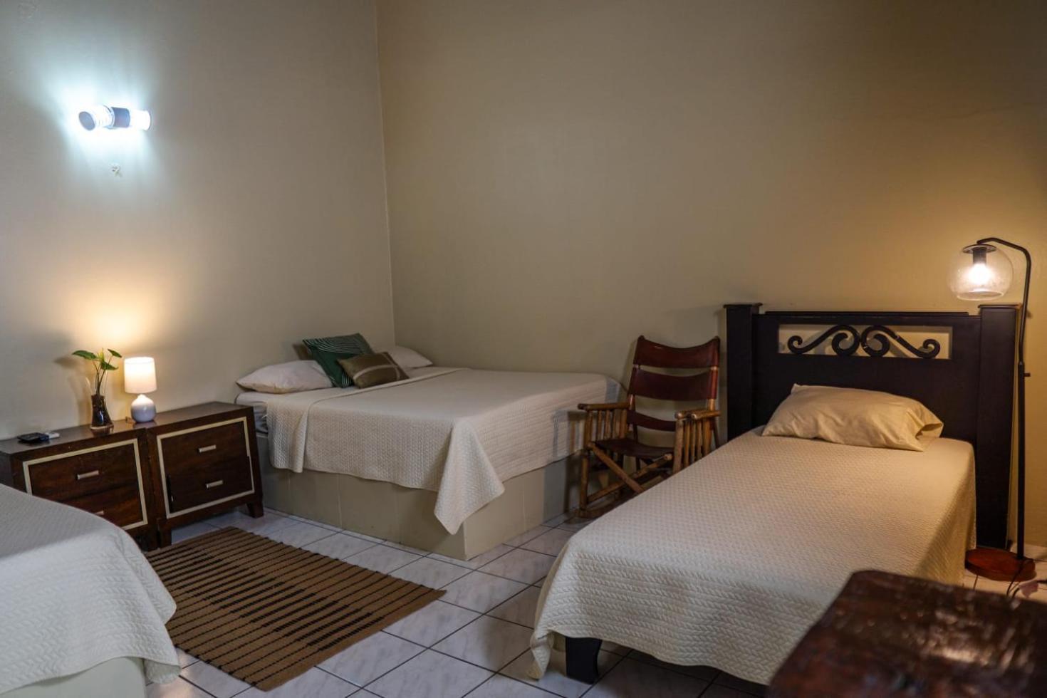 Hotel Y Cabinas Del Tropico Guápiles Eksteriør billede