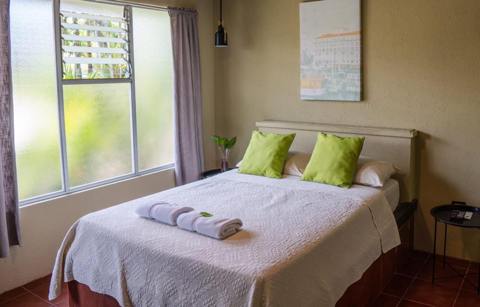 Hotel Y Cabinas Del Tropico Guápiles Eksteriør billede