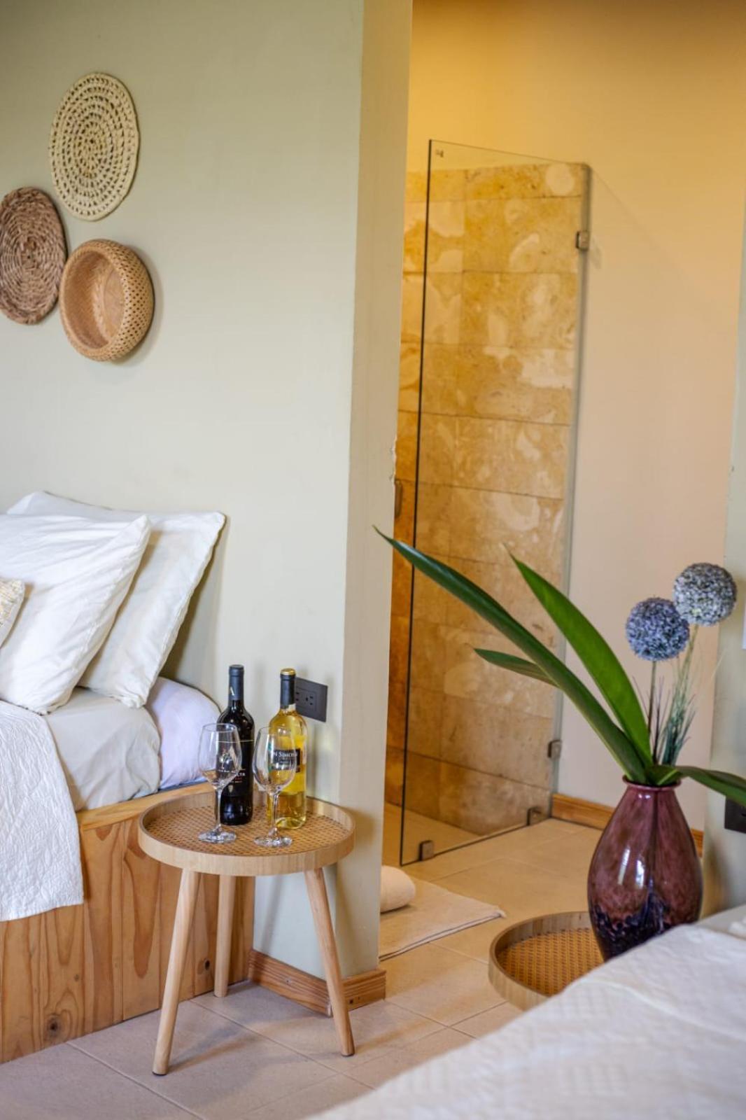 Hotel Y Cabinas Del Tropico Guápiles Eksteriør billede