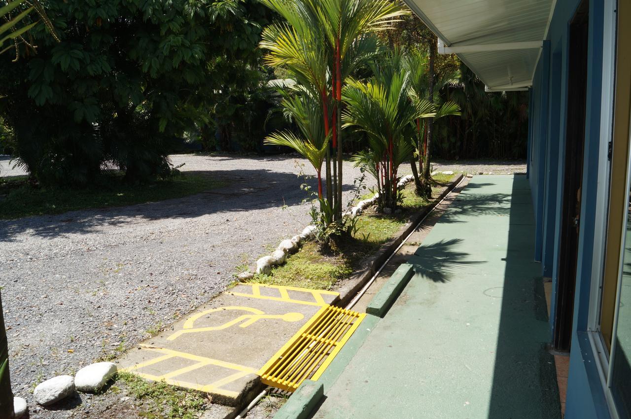 Hotel Y Cabinas Del Tropico Guápiles Eksteriør billede