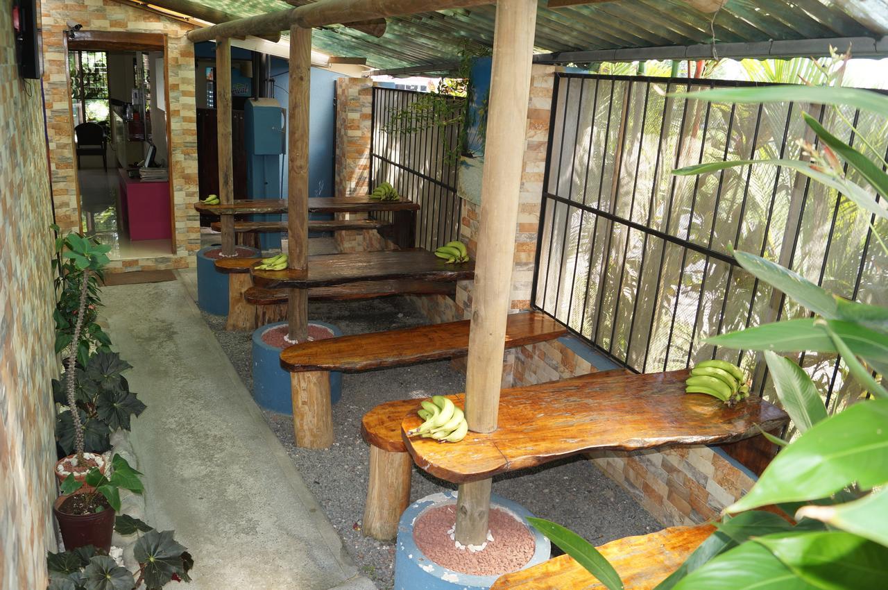 Hotel Y Cabinas Del Tropico Guápiles Eksteriør billede