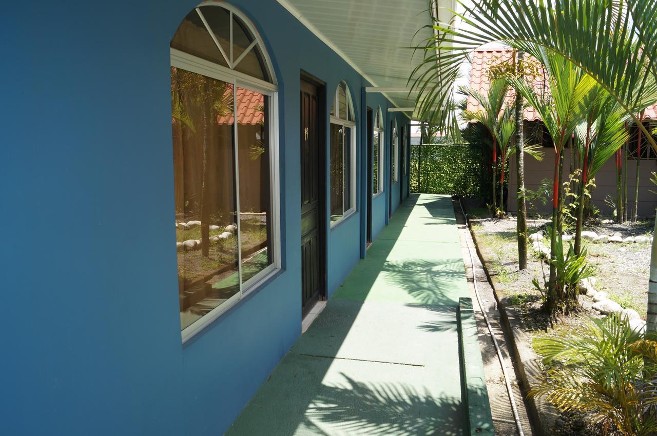 Hotel Y Cabinas Del Tropico Guápiles Eksteriør billede